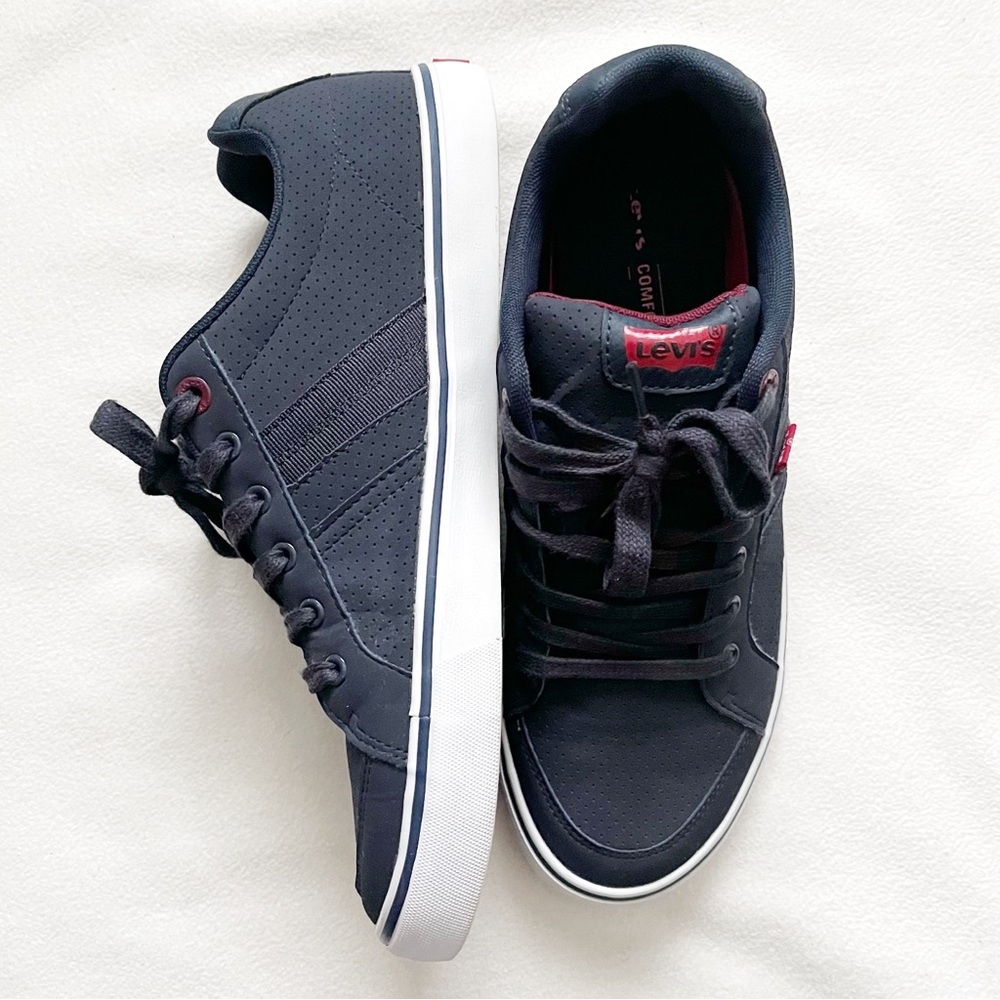 Men’s Levi’s Sneakers